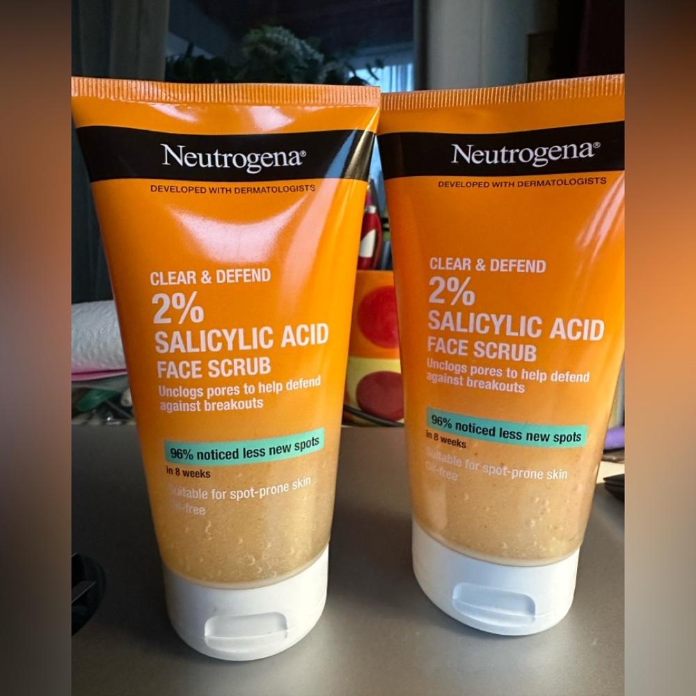 Neutrogena Clear & Defend Face Scrub with Salicylic Acid